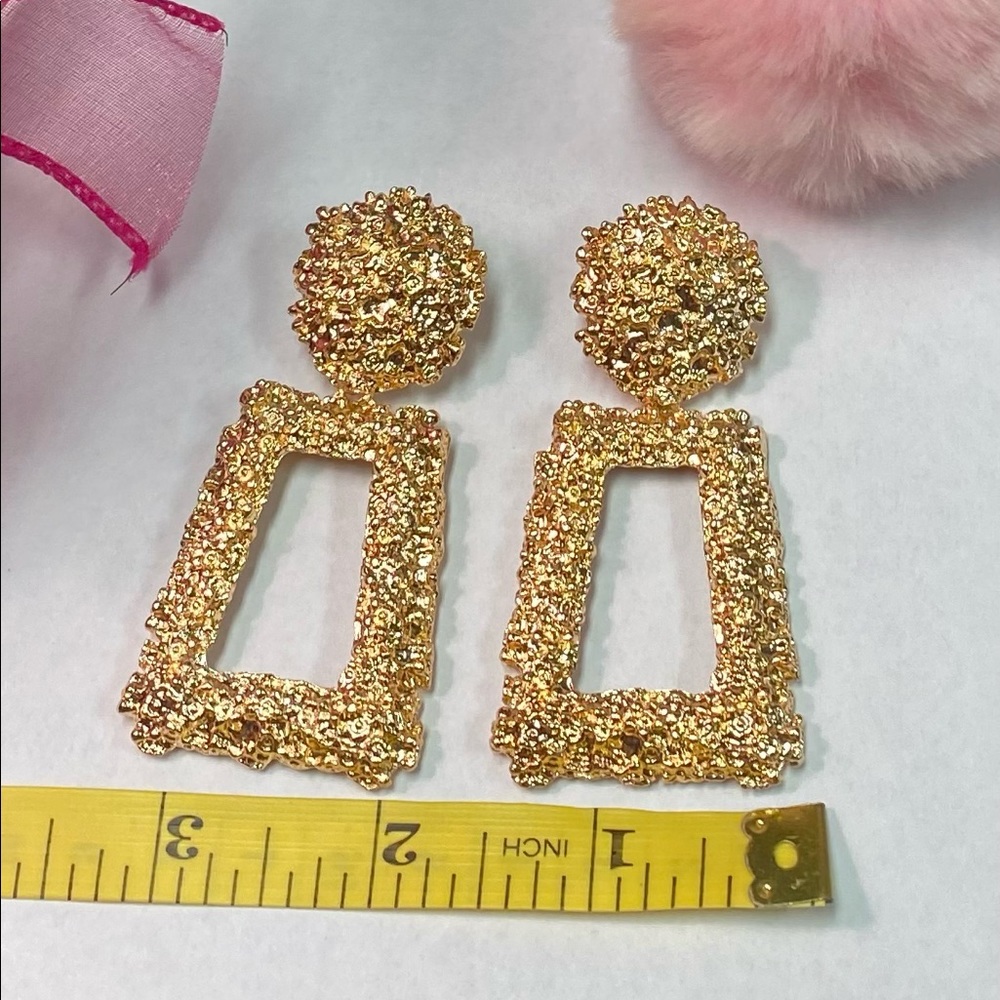 NEW BIG GOLD CHUNKY TEXTURED EARRINGS - Picture 5 of 6